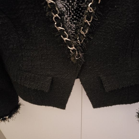 Chanel Style Boucle crop jacket with silver chain detail - Picture 5 of 9